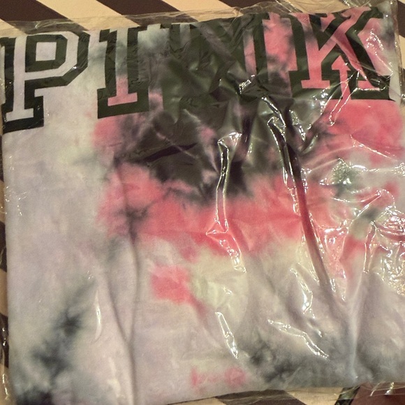 Pink Victoria’s Secret BNIP size small tye dye TShirt short sleeve - Picture 2 of 4